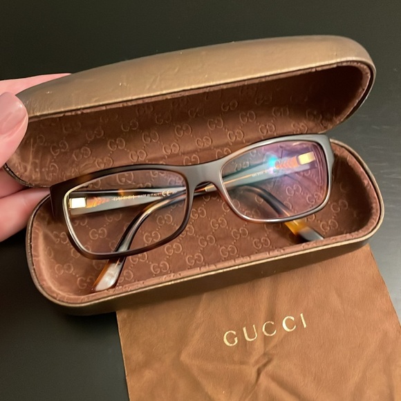 Gucci eyeglasses. Tortoise Shell frames. Gold embellishments. GG 3133. - Picture 7 of 9